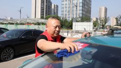 <b>能够拨打24热线预定送考</b>